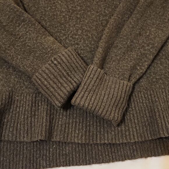 J Crew Wool Blend Forest Green V neck sweater size large - Picture 4 of 9